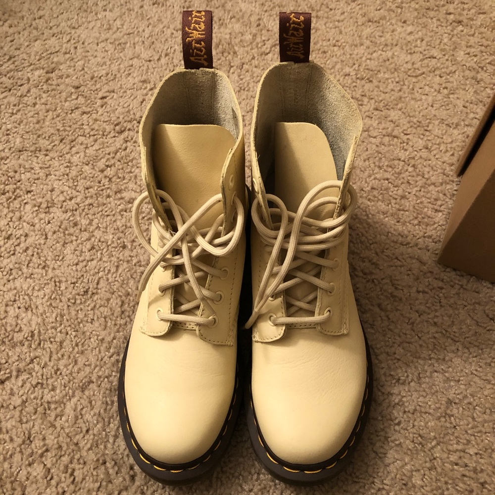 1460 Pascal Virginia Pastel Yellow